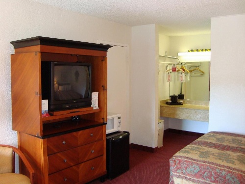 Ramada by Wyndham Fort Lauderdale Airport/Cruise Port image 2